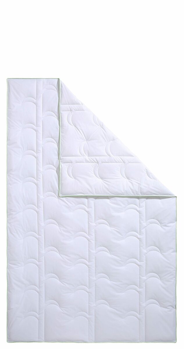 Bild 2 von Naturfaserbettdecke, Iris, QUEENS TEXTILES, feuchtigkeitsregulierende, hochwertige Füllung aus 100% Viskose