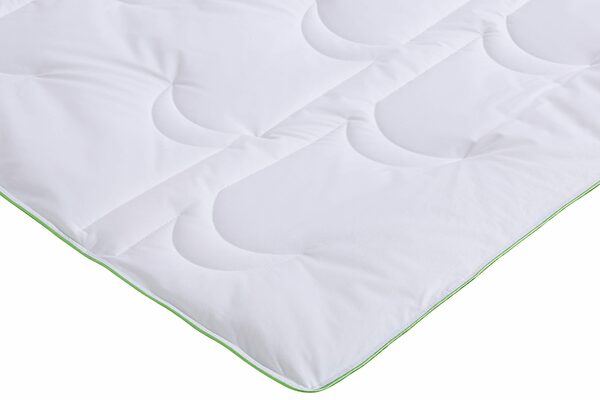 Bild 3 von Naturfaserbettdecke, Iris, QUEENS TEXTILES, feuchtigkeitsregulierende, hochwertige Füllung aus 100% Viskose