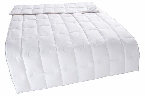 Bild 2 von Daunenbettdecke, TAMINS, von Sommer bis Winter ist für jeden etwas dabei., Home affaire, Füllung: 100% Daunen, Bezug: 100% Baumwolle, In vielen Größen erhälich! 135x200 & 155x220 cm.