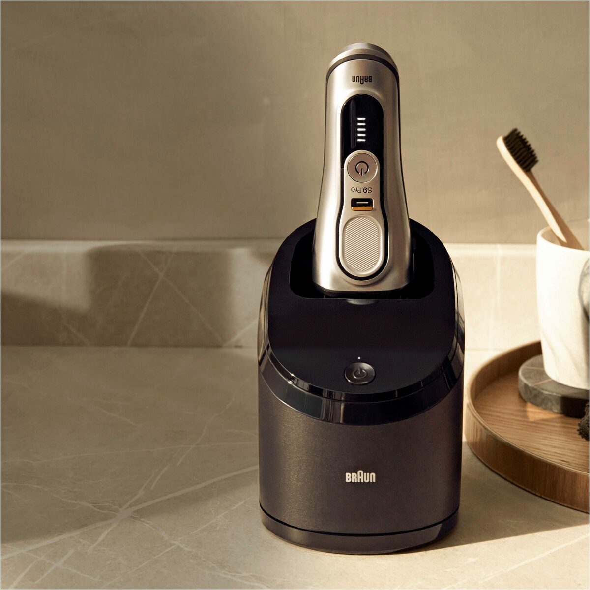 Bild 4 von Braun Rasierer-Reinigungsstation Reinigungsstation Series 8&9, Intelligente Programme, Aufladung, Reinigung, Pflege und Trocknung