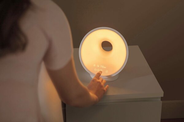 Bild 4 von Philips Tageslichtwecker SmartSleep HF3653/01 mit 8 natürlichen Wecktönen und 25 Lichteinstellungen