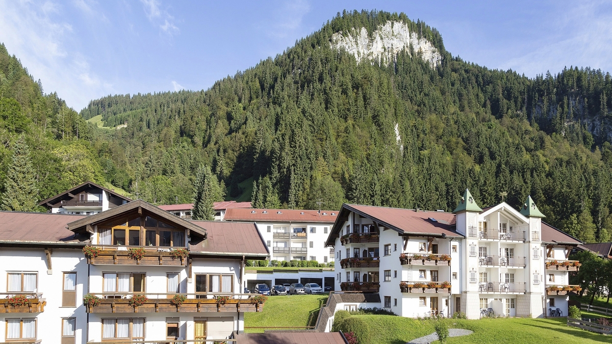 Deutschland Bayern 4*S Alpenhotel Oberstdorf von LidlReisen ansehen!