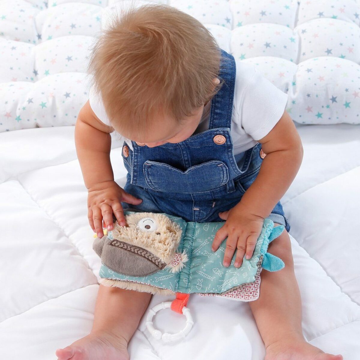 Bild 3 von Fehn Greifspielzeug Stoffbuch Bruno, mit Ring zur Befestigung an Kinderwagen, Babyschale oder Bett