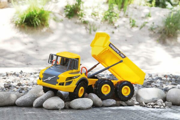 Bild 4 von Lena® Spielzeug-Kipper WORXX Knickgelenkkipper Volvo A25G, Made in Europe