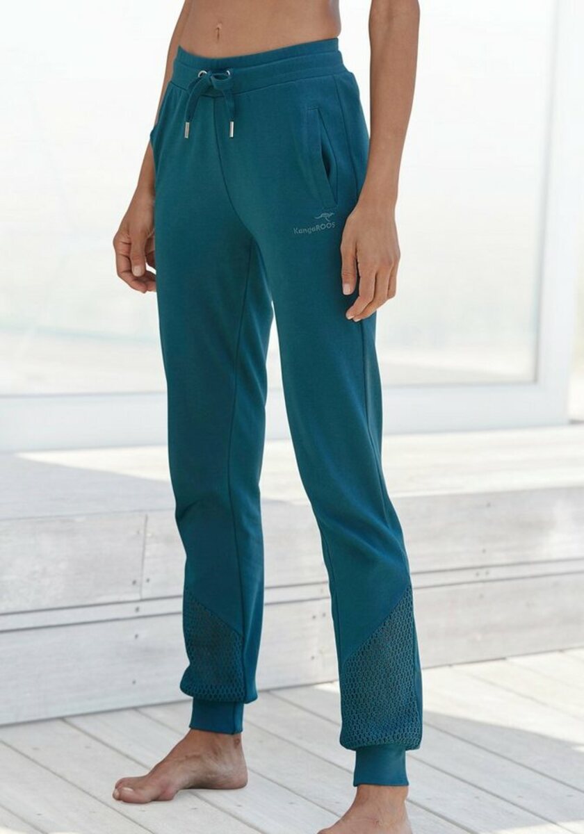 Bild 1 von KangaROOS Relaxhose mit Lochmuster am Beinsaum