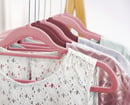 Bild 2 von IDEENWELT 8er Set Beflockte Kleiderbügel rosa/bordeaux