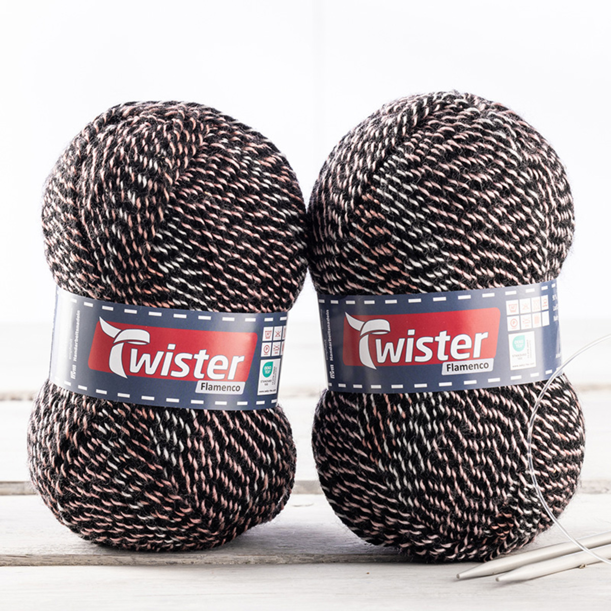 Bild 1 von Twister Strick-Set Dreieckstuch "Flamenco"