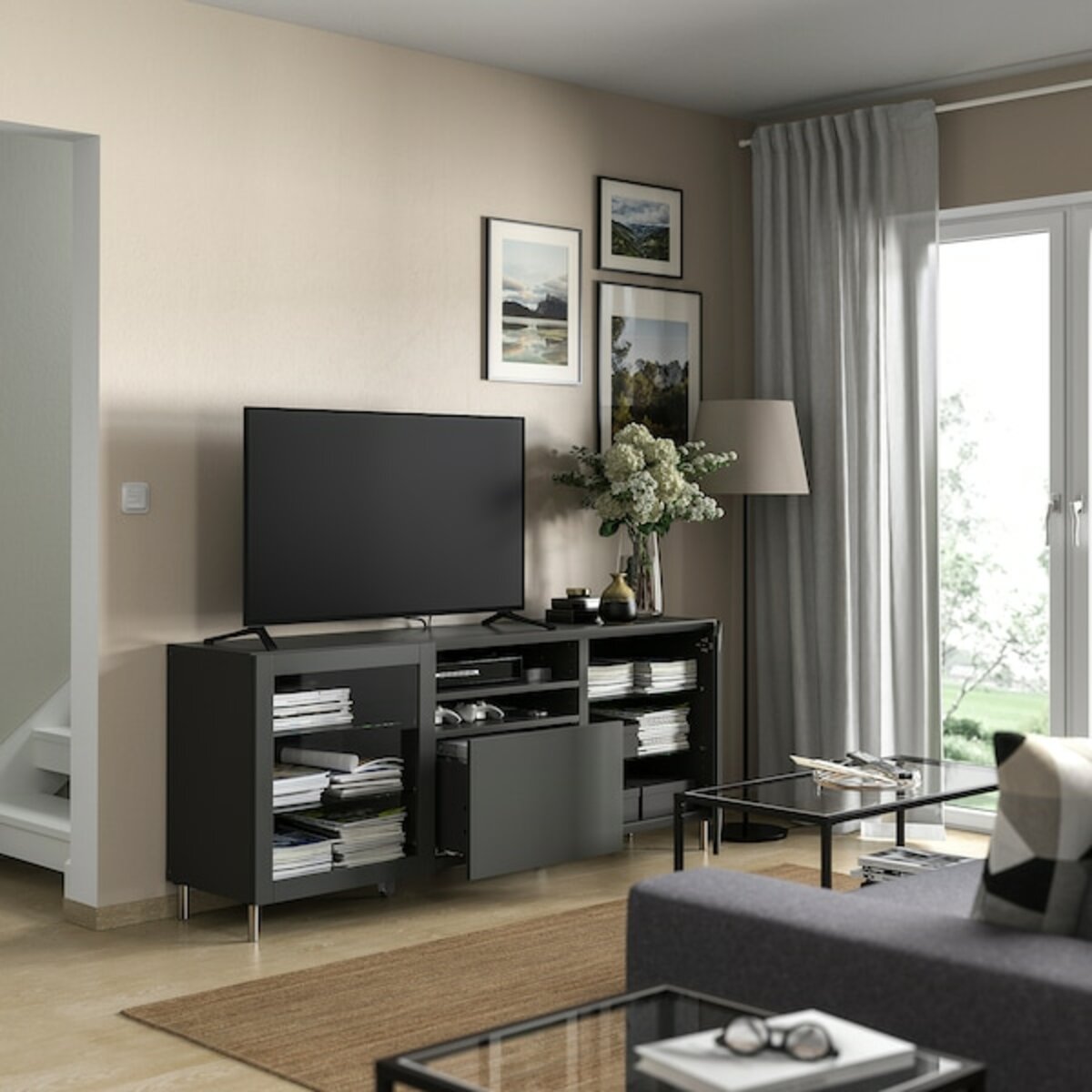 Bild 3 von BESTÅ  TV-Bank mit Schubladen, dunkelgrau Sindvik/Lappviken/Stubbarp dunkelgrau