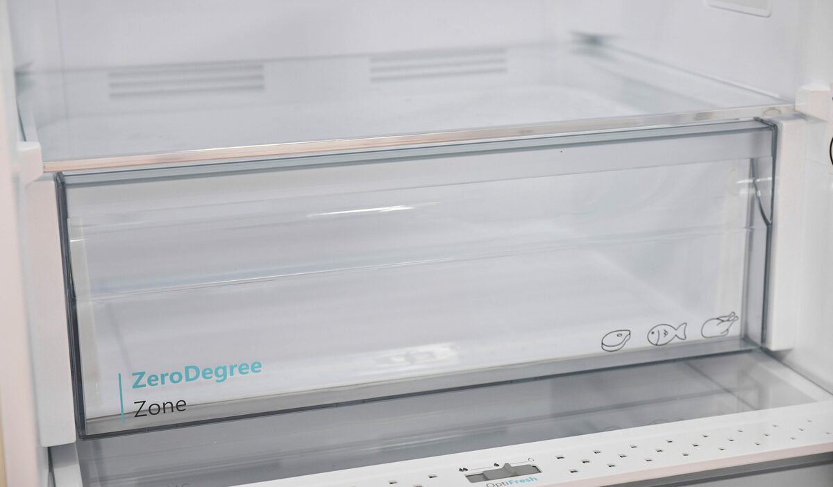 Bild 3 von Sharp Kühl-/Gefrierkombination SJ-NBA32DMXPB-EU, 201 cm hoch, 59,5 cm breit