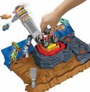 Bild 4 von Hot Wheels Spiel-Parkhaus Monster Trucks Bone Shakers Schrottplatz, 1 Spielzeug-Auto 1:64