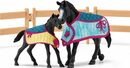 Bild 3 von Schleich® Spielwelt HORSE CLUB, Pferdebox mit Stute und Fohlen (42611)