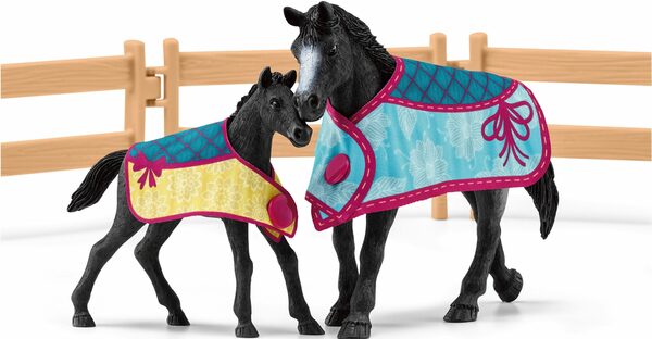 Bild 3 von Schleich® Spielwelt HORSE CLUB, Pferdebox mit Stute und Fohlen (42611)