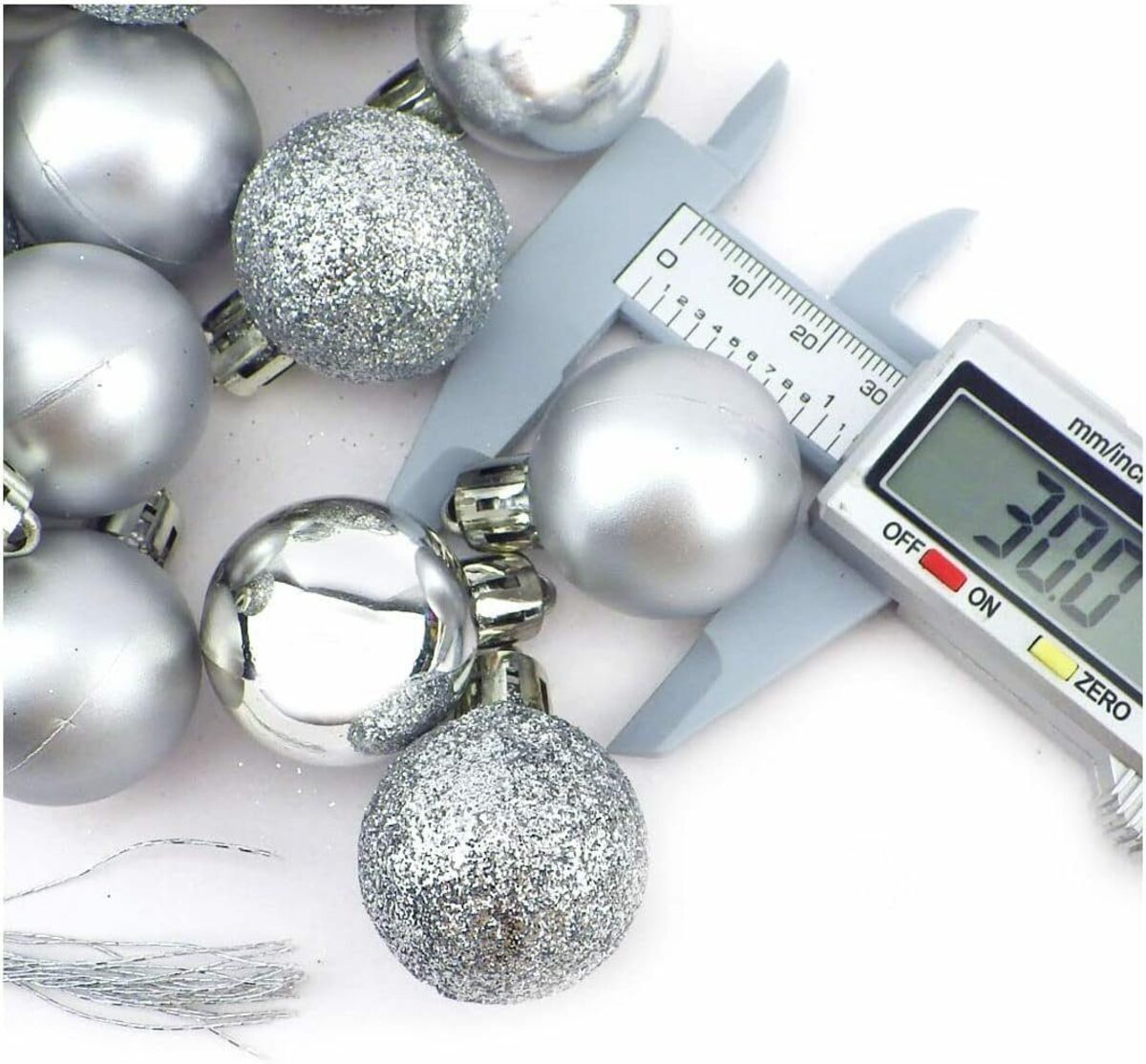 Bild 3 von Lollanda Weihnachtsbaumkugel Mini Dekokugeln Weihnachtskugeln 24er Set matt glänzend glitzernd 3cm (24 St), Kunststoff