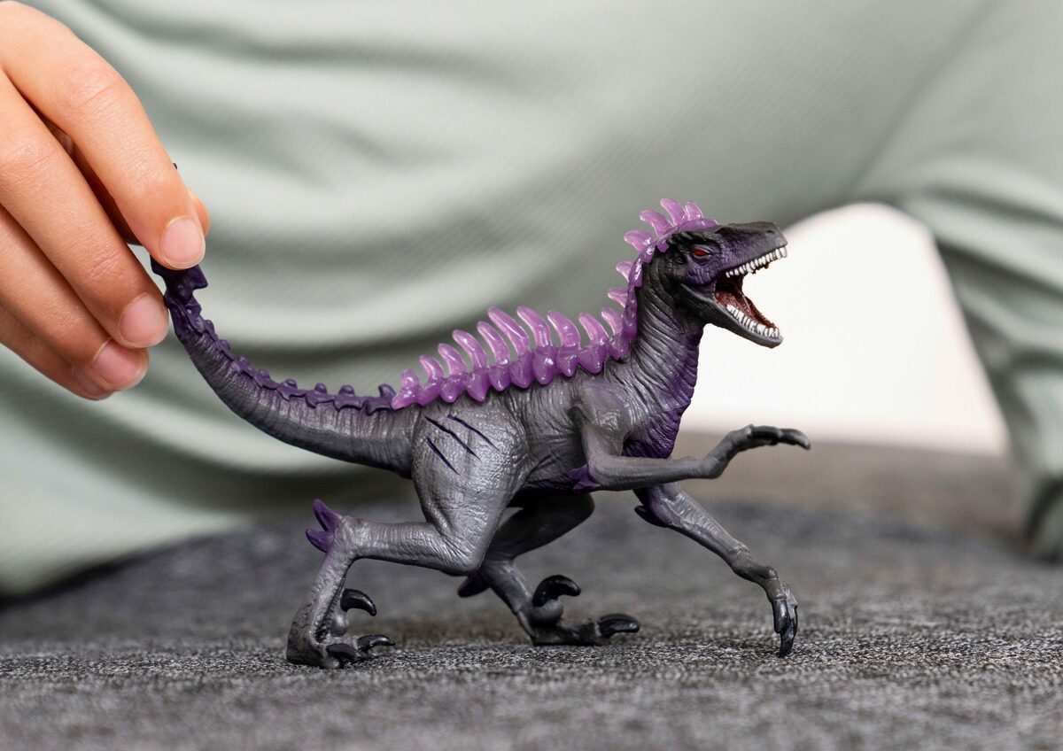 Bild 4 von Schleich® Spielfigur ELDRADOR®, Schattenraptor (70154)