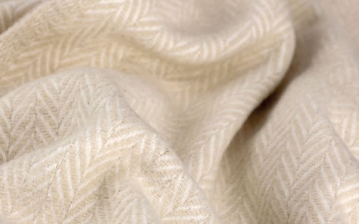 Bild 2 von Plaid mit Herringbone Muster, beige, 140 x 200 cm