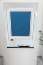 Bild 2 von Lichtblick Dachfenster Sonnenschutz Haftfix, ohne Bohren, Blau, 94 cm x 96,9 cm (B x L)