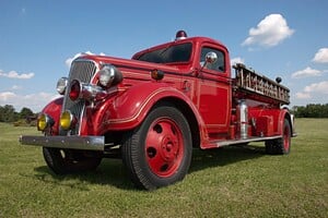 Papermoon Fototapete "Vintage Feuerwehrauto"