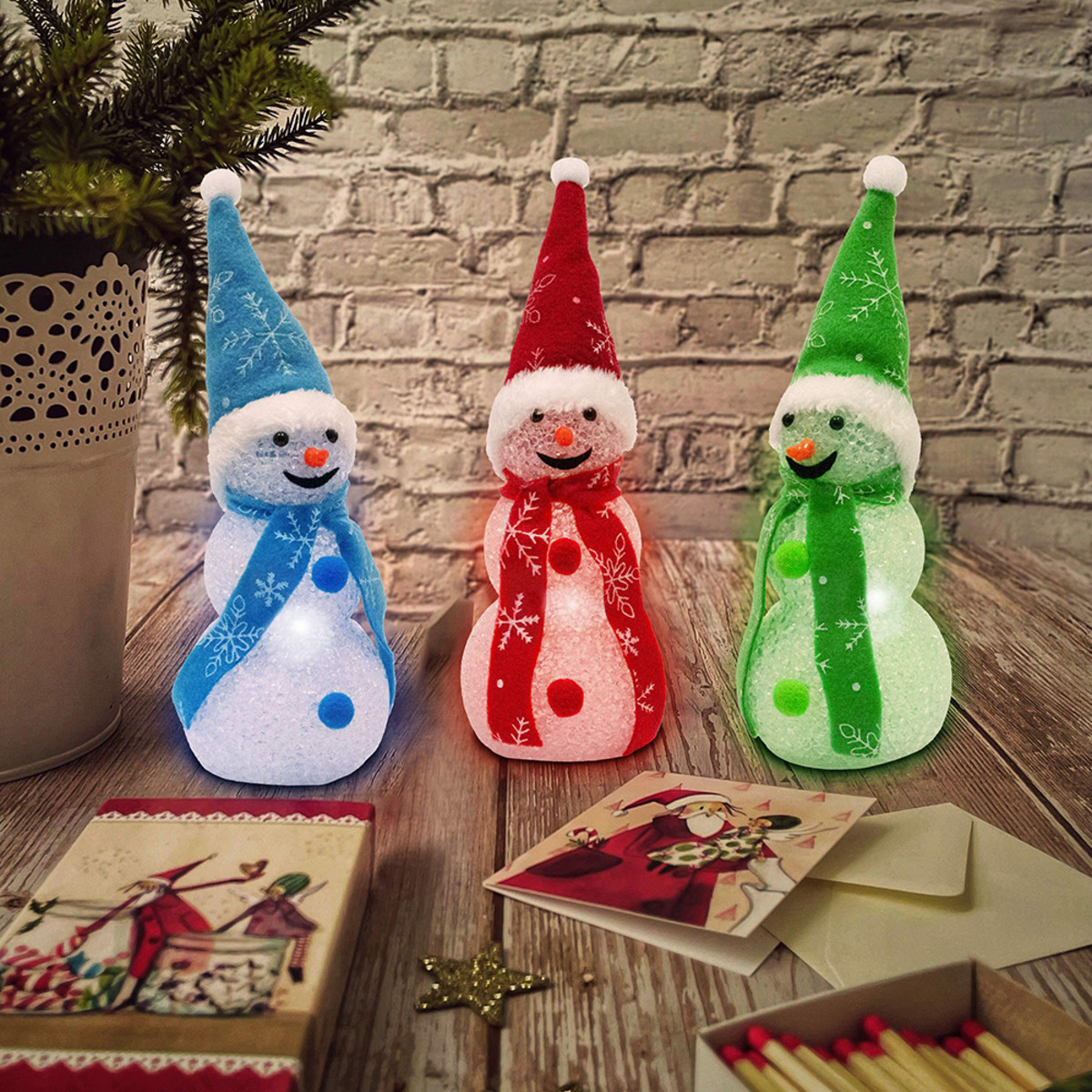 Bild 4 von I-Glow LED-Schneeballfiguren - 3er-Pack, Rot, Blau, Grün