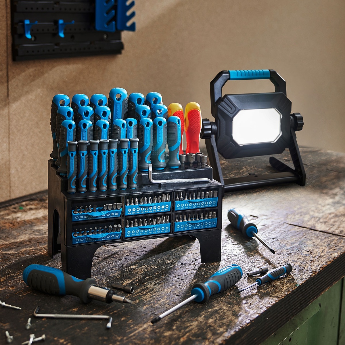Bild 2 von WORKZONE XXL-Schraubendreher- und Bitset 100 tlg.
