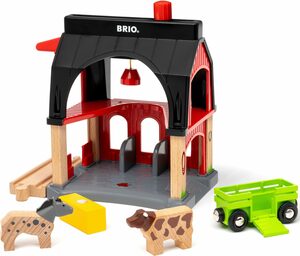 BRIO® Spielzeugeisenbahn-Gebäude Holzspielzeug, Tierscheune mit Heuwaggon, FSC® - schützt Wald - weltweit