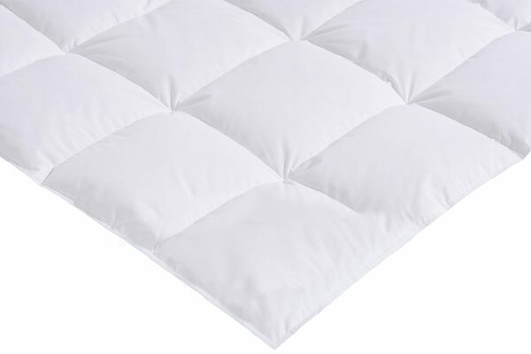 Bild 2 von Daunenbettdecke, Loftet Bettdekcke in 135x200 und weiteren Größen erhältlich!, Älgdröm, Füllung: 90% Daunen, 10% Federn, Bezug: 100% Baumwolle, von Made in Green zertifiziert.