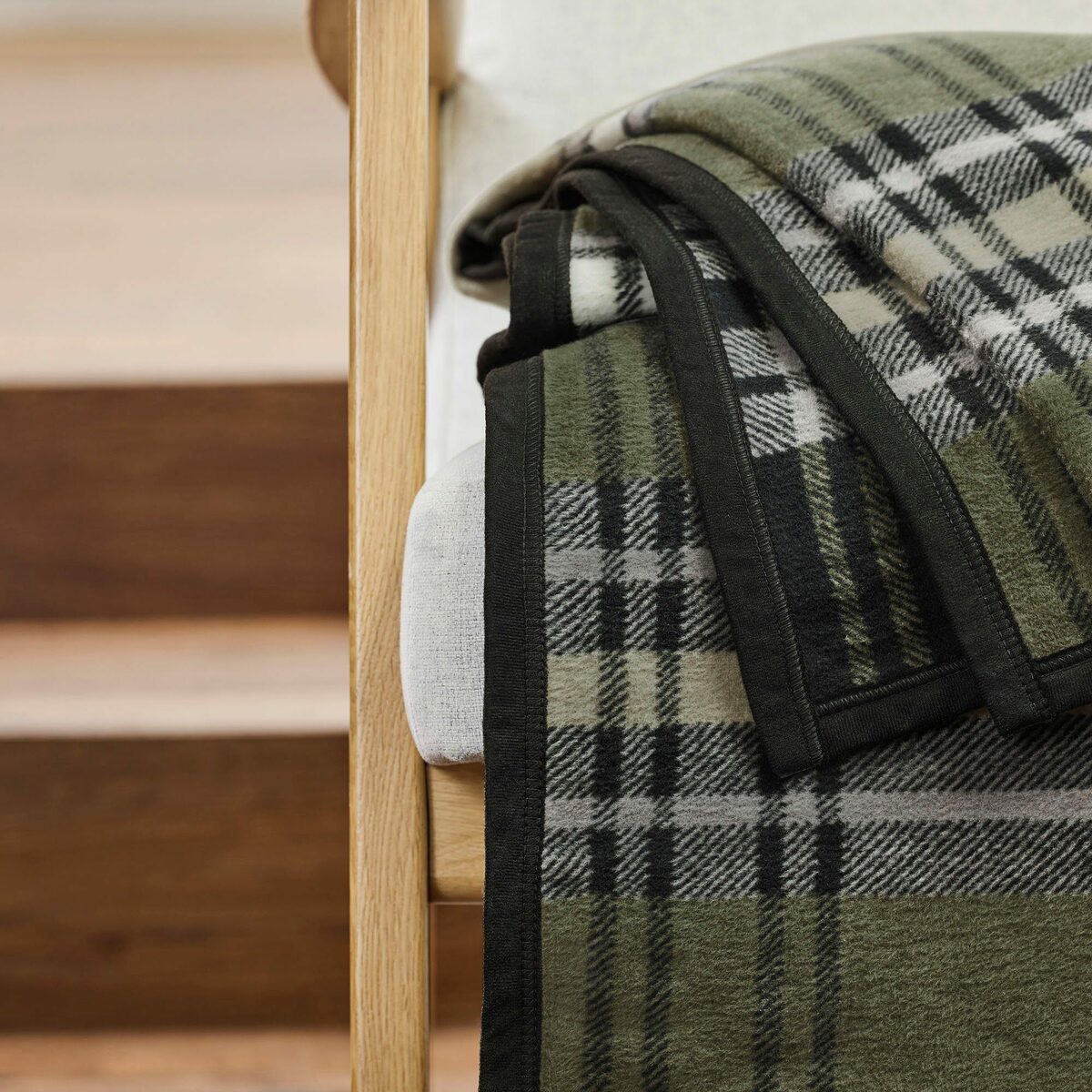 Bild 4 von Wohndecke Jacquard Decke Molde, IBENA, im Karo-Design