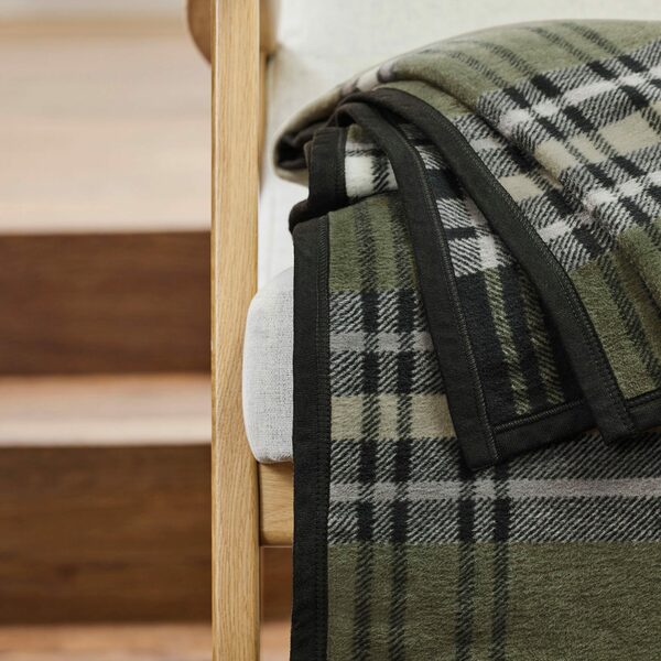 Bild 4 von Wohndecke Jacquard Decke Molde, IBENA, im Karo-Design