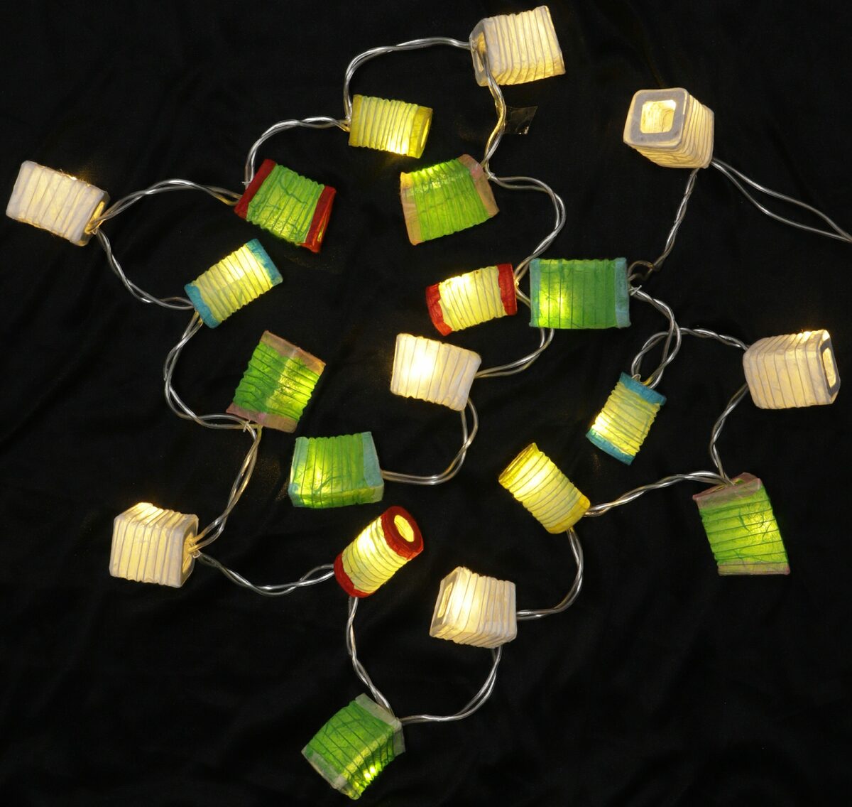 Bild 2 von Guru-Shop LED-Lichterkette LED Lichterkette Lampions - mix grün/weiß