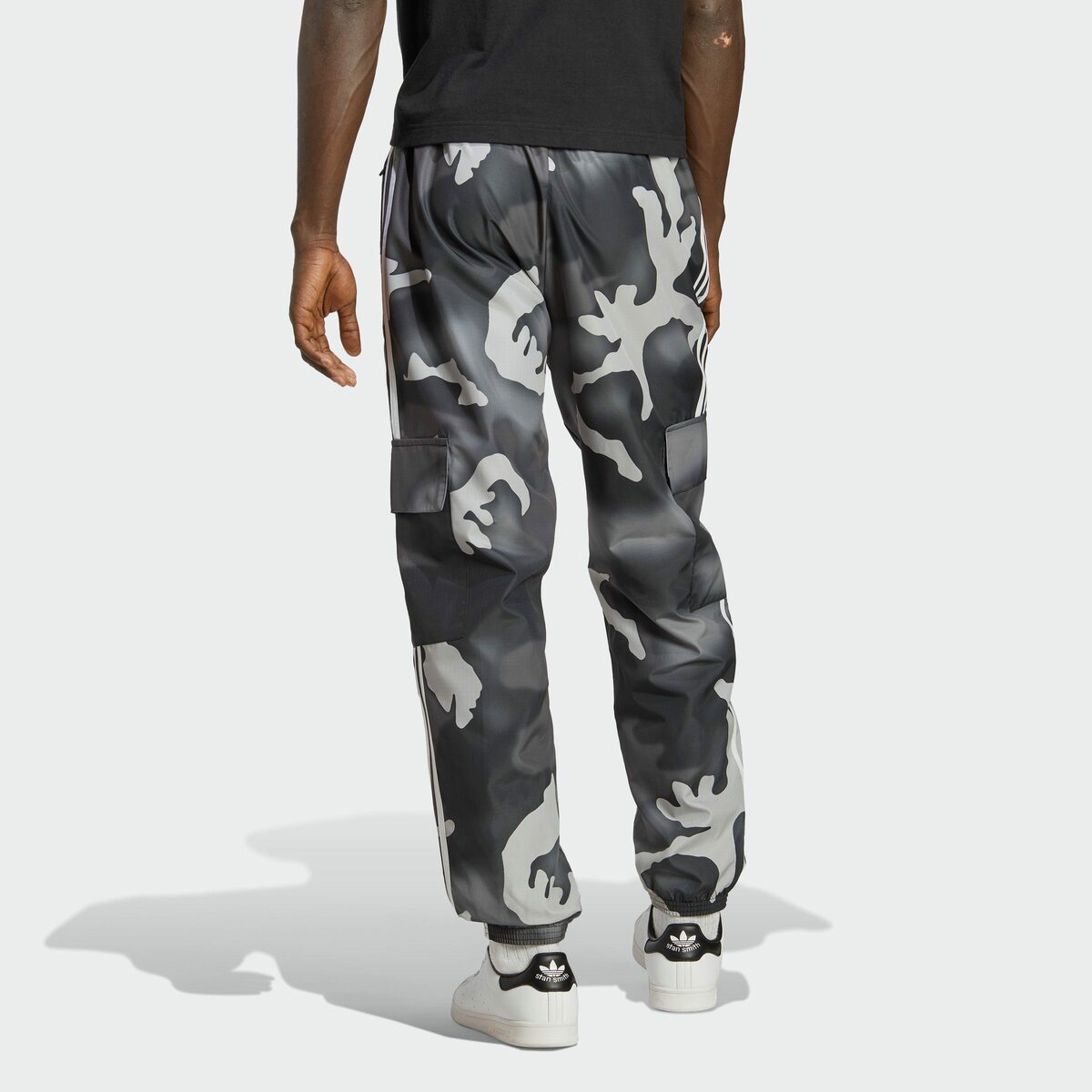 Bild 2 von adidas Originals Sporthose GRAPHICS CAMO CARGOHOSE (1-tlg)
