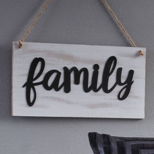Holzschild mit Metall-Schriftzug "Family", ca. 30x15x2cm