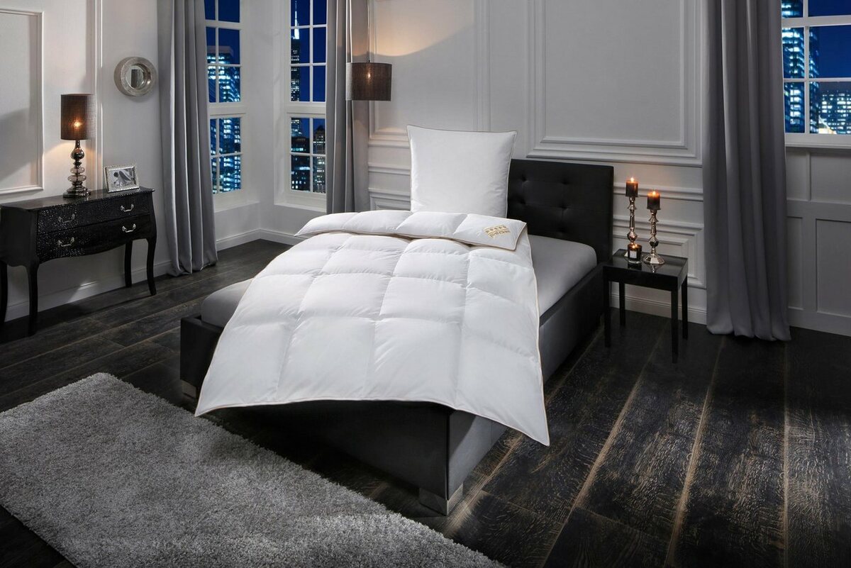 Bild 1 von Daunenbettdecke, Emilias, Bettdecke in 135x200 cm und weiteren Größen, OBB, Füllung: 90% Daunen, 10%Federn, Bezug: 100% Baumwolle, Bettdecken hergestellt im Schwarzwald, Weiß