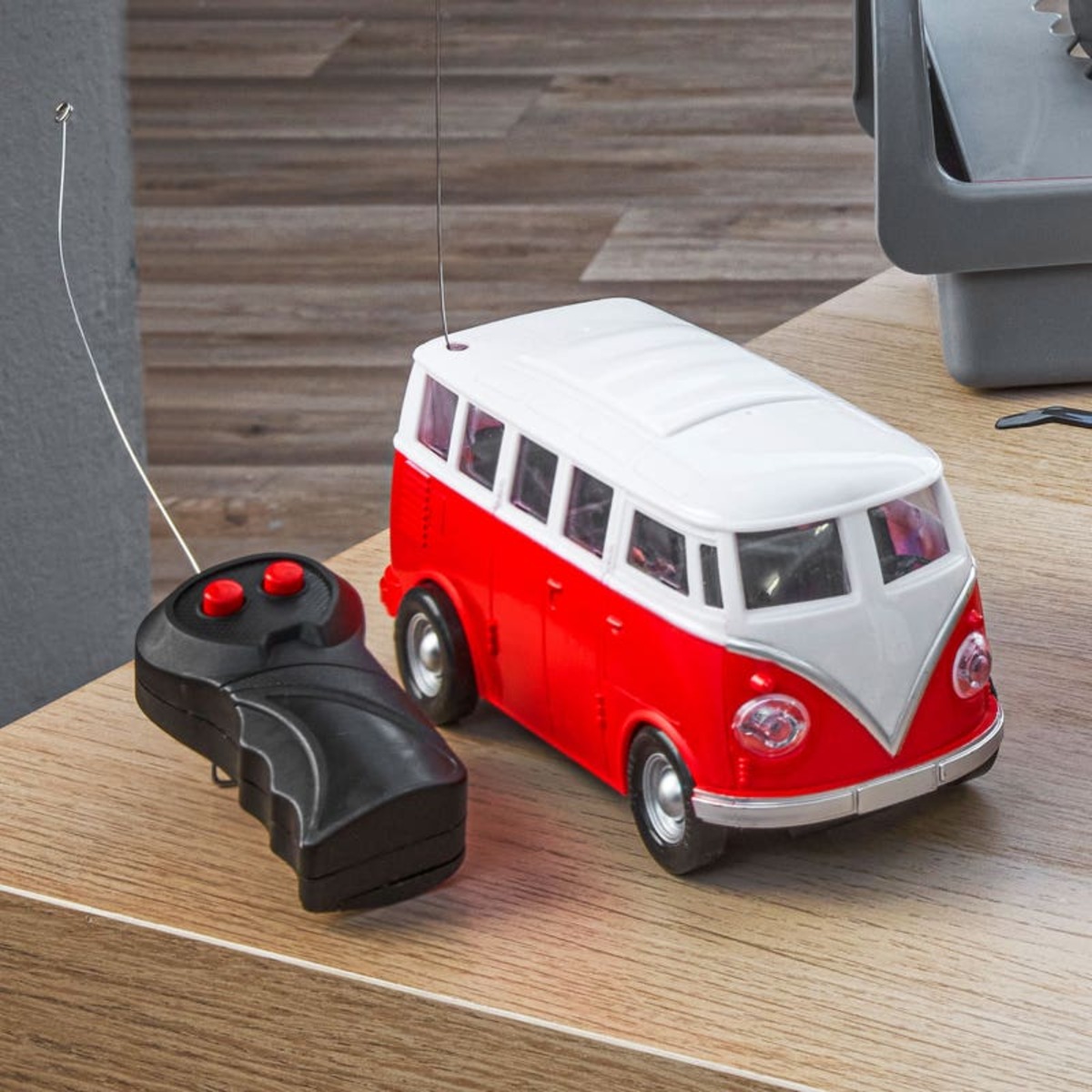 Bild 1 von Retro-Bus mit Fernbedienung