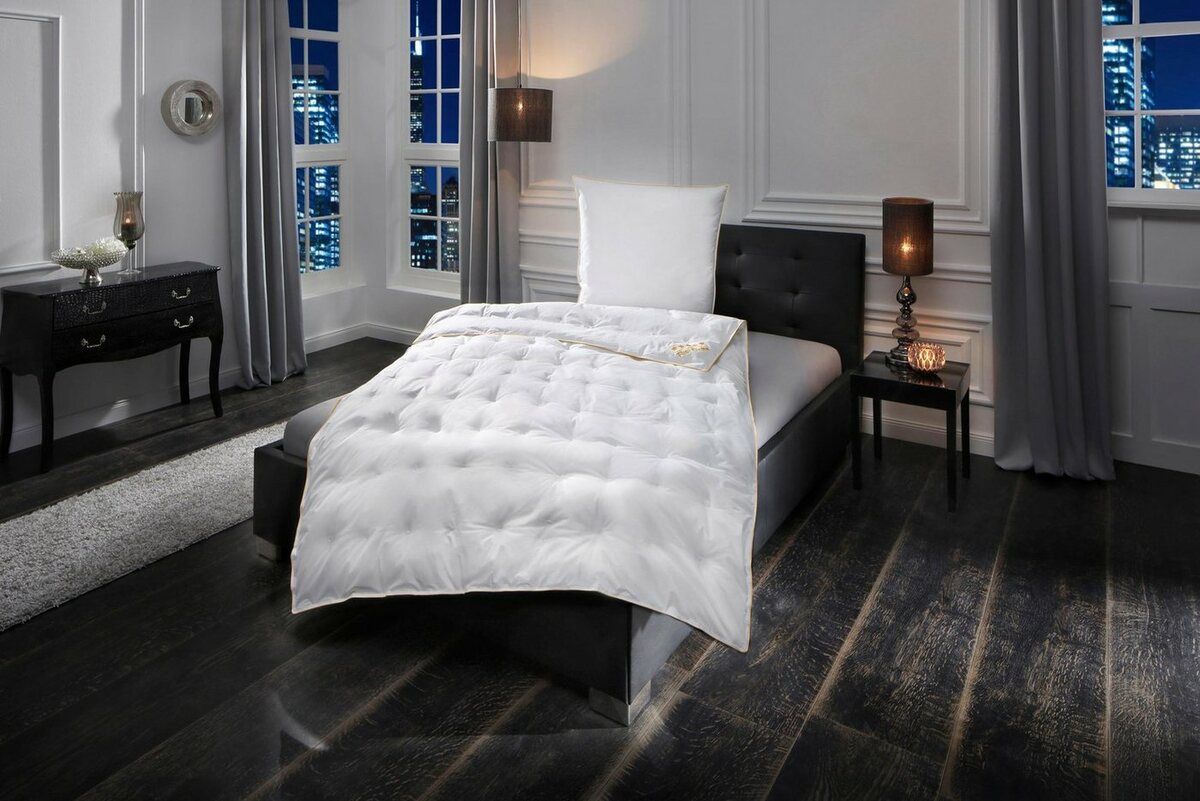 Bild 1 von Daunenbettdecke, Emilias, Bettdecke in 135x200 cm und weiteren Größen, OBB, Füllung: 90% Daunen, 10%Federn, Bezug: 100% Baumwolle, Bettdecken hergestellt im Schwarzwald, Weiß
