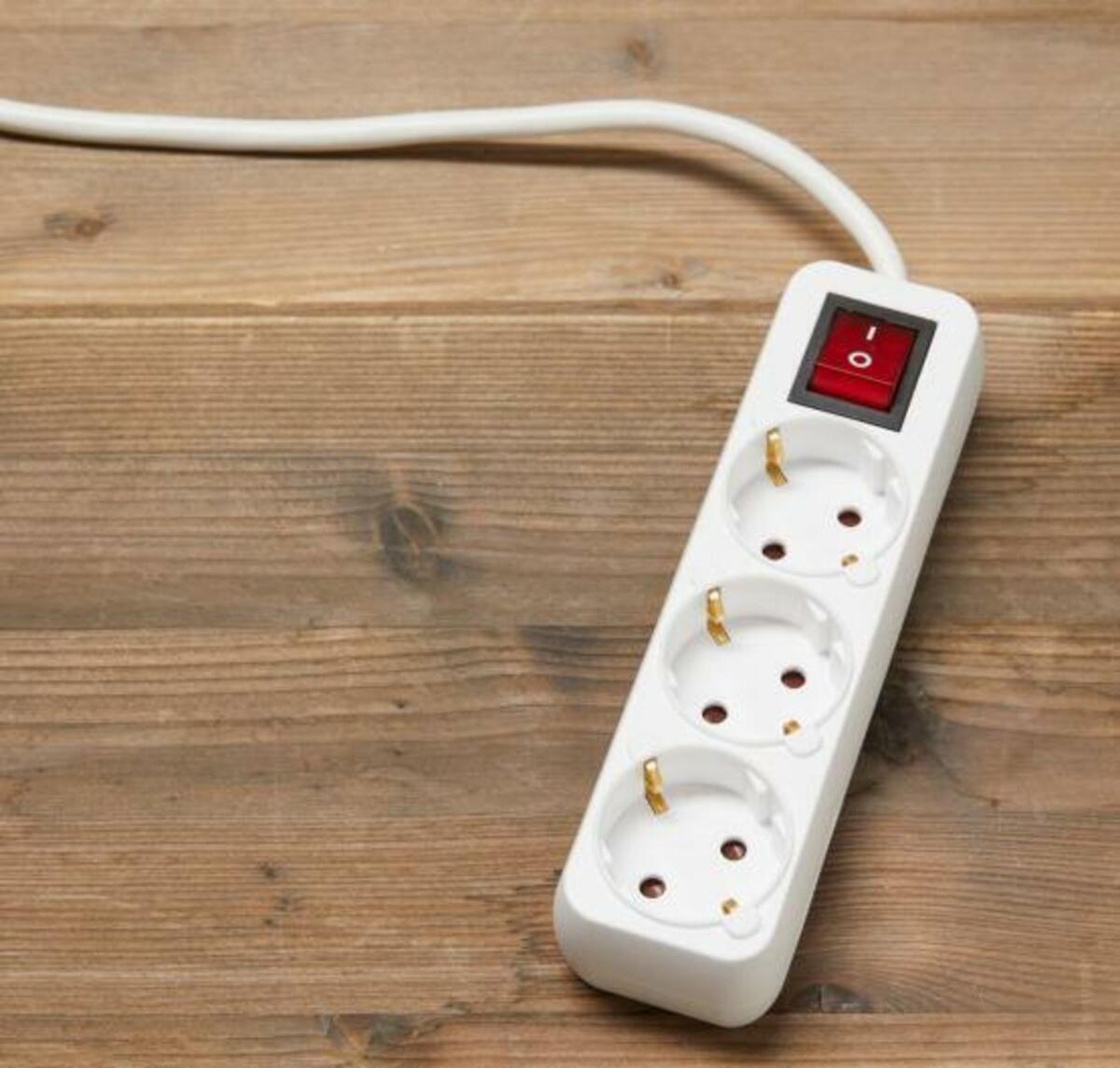 RealMade 3-Fach Steckdose Mit Schalter - 3m Verlängerungskabel Weiß