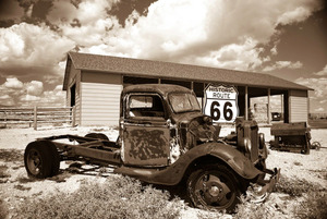 Papermoon Fototapete "Rosty Truck"