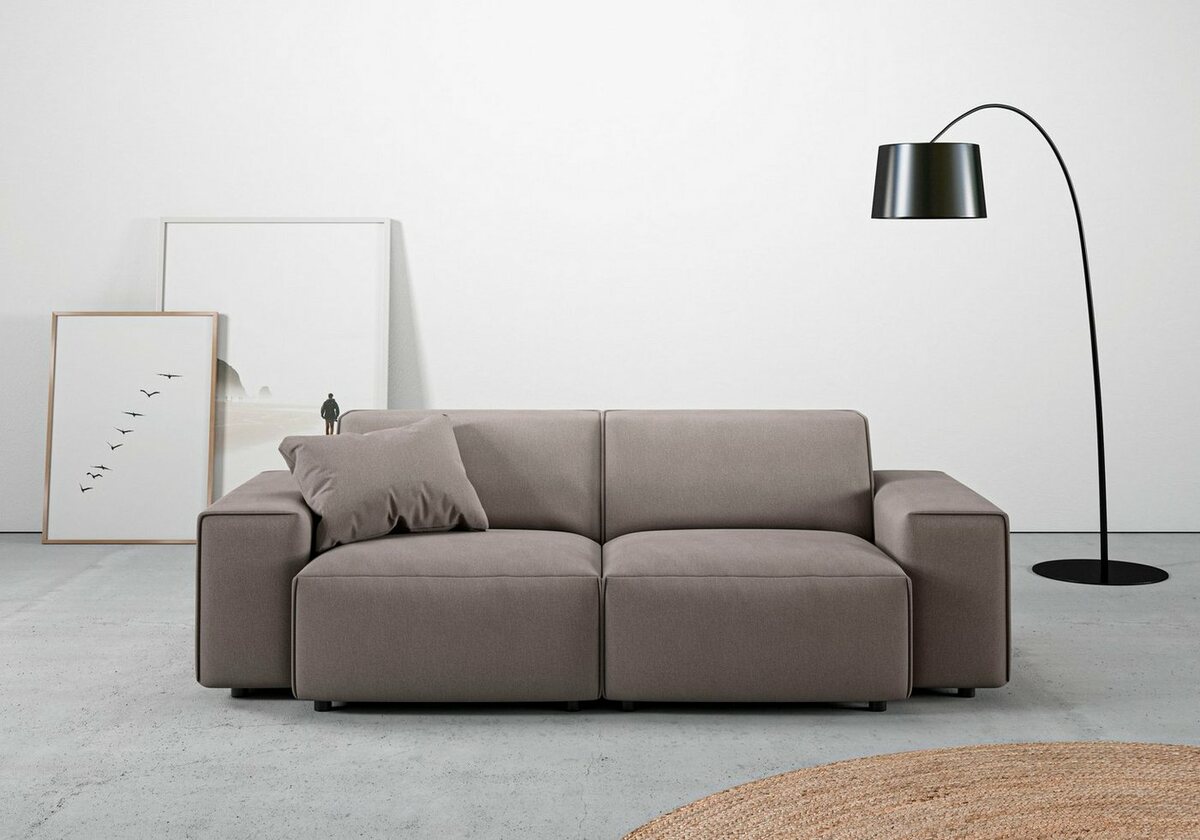 Bild 1 von andas 2,5-Sitzer Glimminge, besondere Kedernähte, auch in Breitcord + Easy care-Bezug, Zierkissen