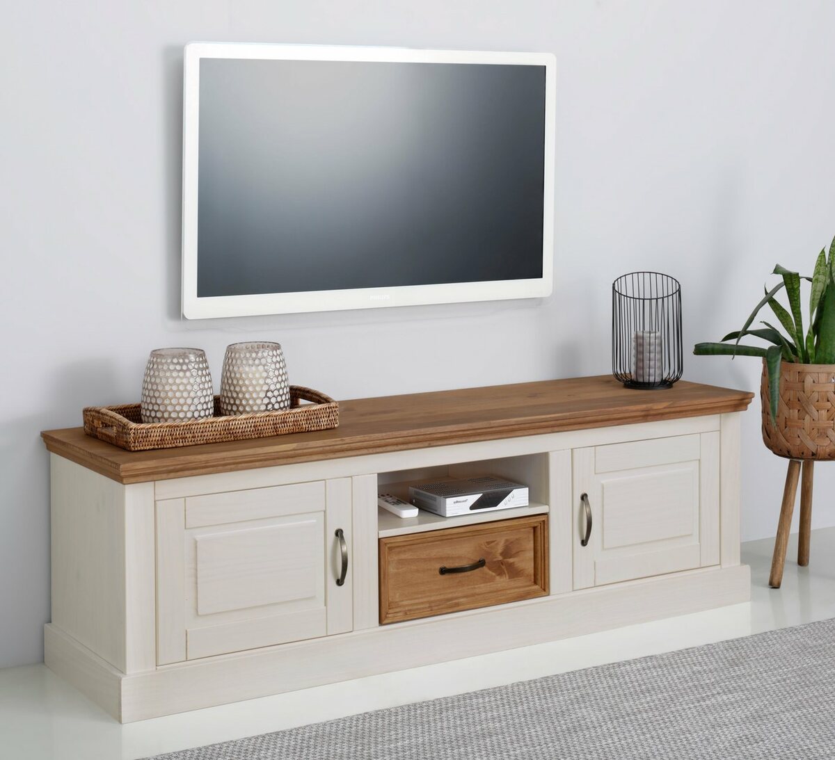 Bild 1 von Home affaire Lowboard Selma, aus massivem Kiefernholz, Weiß