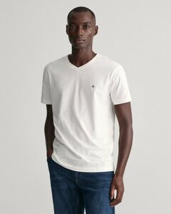 Gant T-Shirt SLIM SHIELD V-NECK T-SHIRT mit einer kleinen Logostickerei auf der Brust, Weiß
