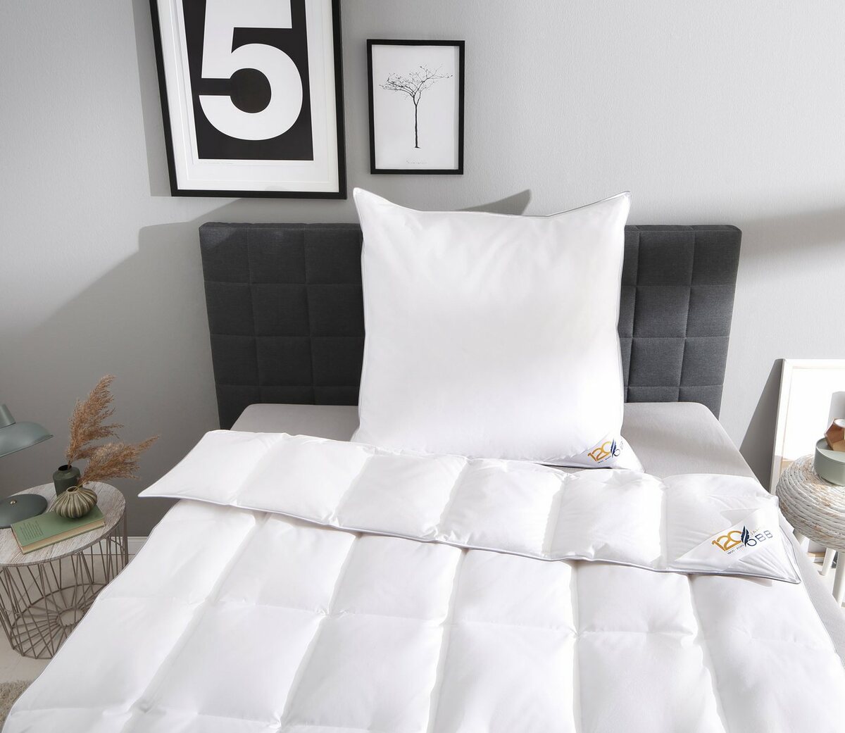 Bild 1 von Daunenbettdecke + Kopfkissen, Edition 120 Jahre, OBB, Füllung: Bettdecke: 90% Daunen, 10% Federn, Kopfkissen: 90% Federn, 10% Daunen, Bezug: 100% Baumwolle, Bettwaren-Set, 135x200 oder 155x220 cm, f