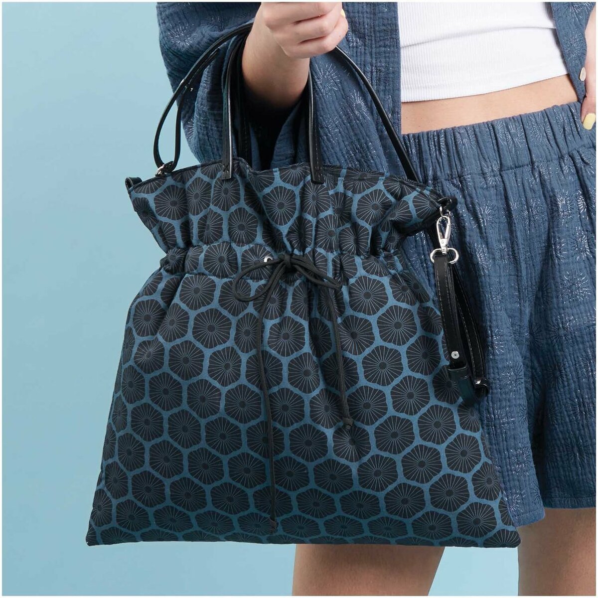 Bild 3 von Rico Design Meterware Baumwoll-Popelin blau Rosette