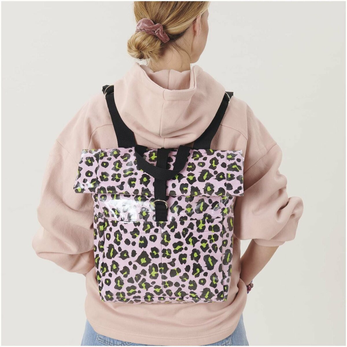 Bild 3 von Rico Design Meterware PVC-Stoff Glossy Acid Leo rosa