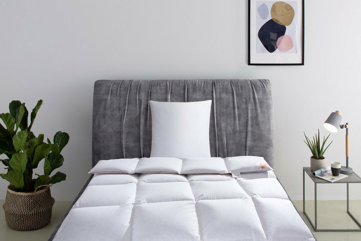 Bild 1 von Daunenbettdecke + Kopfkissen, Richard, Bettwaren-Set in 135x200 oder 155x220 cm, Sommer oder Winter, RIBECO, Füllung: Daunen & Federn, Seit 105 Jahren überzeugt RIBECO durch Qualität, Weiß