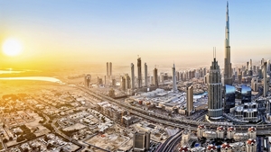 Vereinigte Arabische Emirate - Dubai - 4* Hilton Garden Inn Dubai Al Muraqabat & Erlebnispaket (Tagcode)