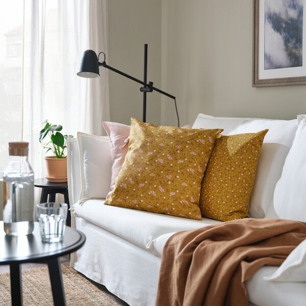 Bild 4 von SVÄRDTÅG  Kissenbezug, dunkelgelb/Blumenmuster 50x50 cm