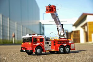 Dickie Toys RC Aerial Ladder Truck mit Wasserspritzfunktion