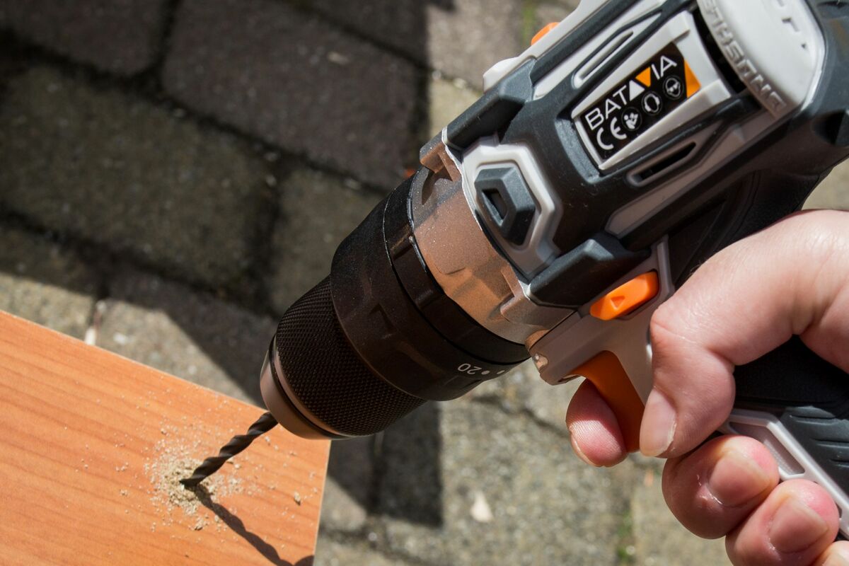 Bild 2 von Batavia 18 V Brushless Akku-Schlagbohrschrauber SET (mit 2Ah Akku und Ladegerät im Koffer)