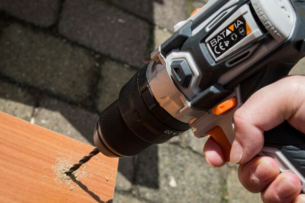 Bild 2 von Batavia 18 V Brushless Akku-Schlagbohrschrauber SET (mit 2Ah Akku und Ladegerät im Koffer)