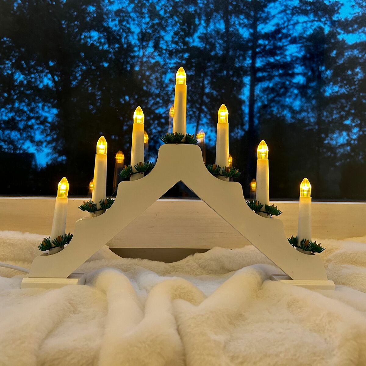 Bild 1 von Lichterbogen LED Holz Dreieck weiß