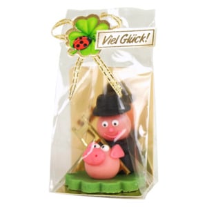 Marzipan-Kaminfeger mit Glücksschwein