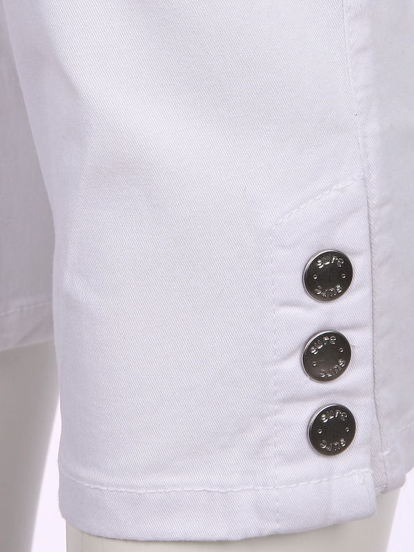 Bild 3 von Damen Capri Hose mit seitlichen Knöpfen
                 
                                                        Weiß